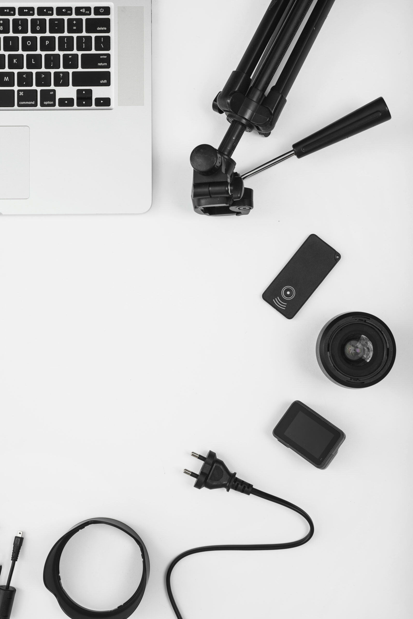overhead-view-camera-accessory-with-laptop-white-background overhead-view-camera-accessory-with-laptop-white-background